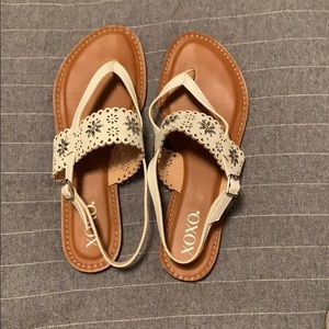💝5/$25 CUTE white sandal XOXO women’s 7.5